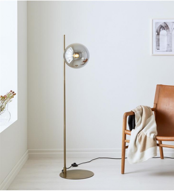 Nowoczesna lampa stojąca Dione podstawa metal mosiądz antyczny szklany okrągły klosz do salonu sypialni